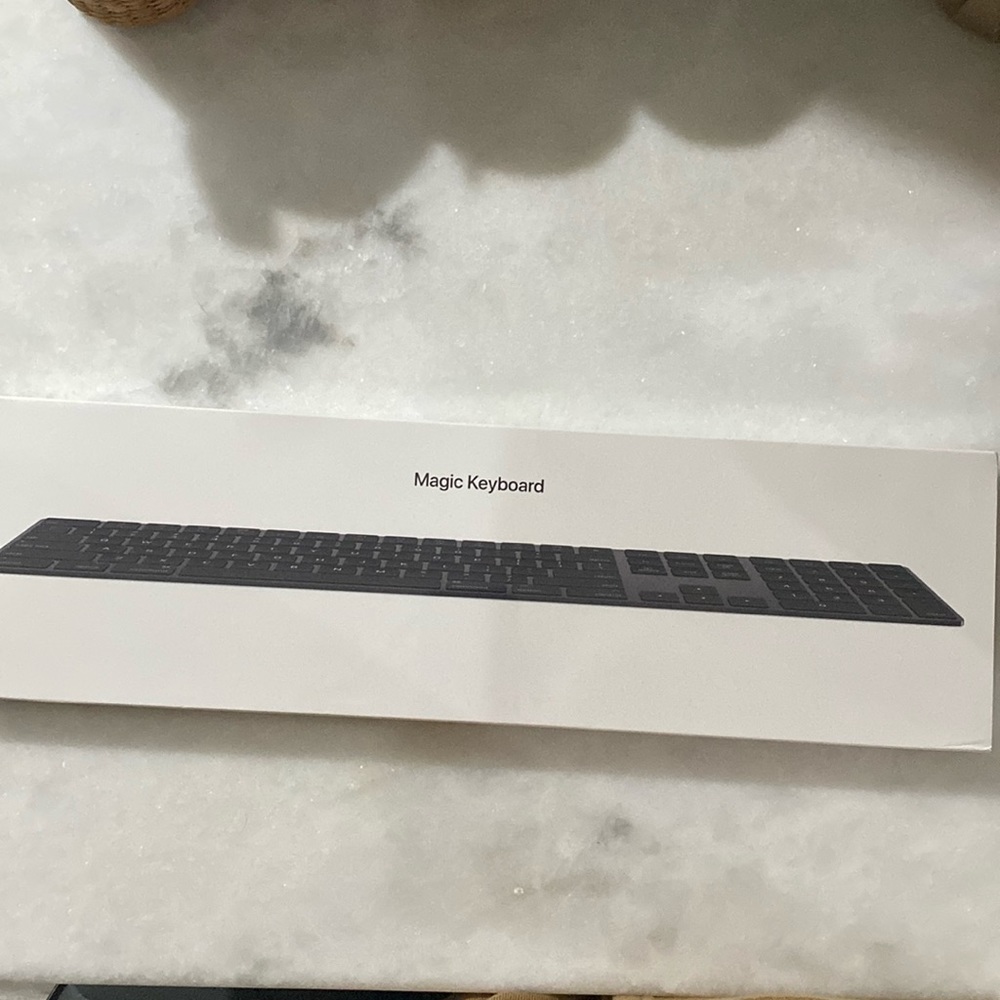 Apple   Magic Keyboard with Numeric Keypad